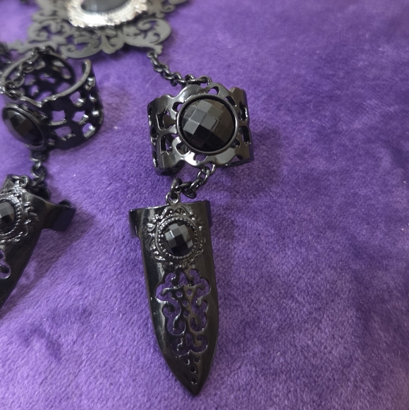 🖤 Gothic Hand Jewelry - Picture 3 of 6